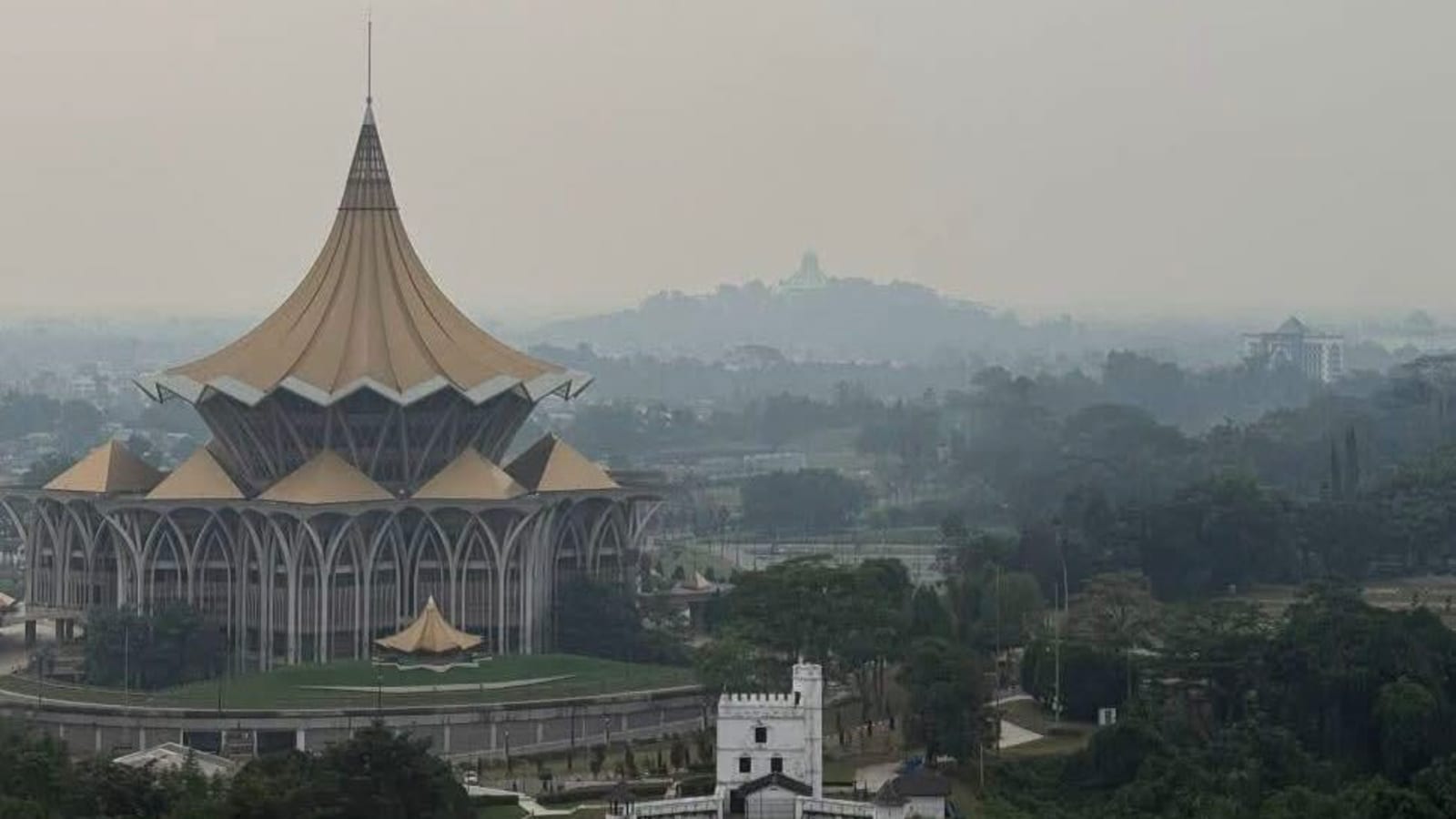 Imbas kabut asap, Sarawak perintahkan ratusan sekolah ditutup