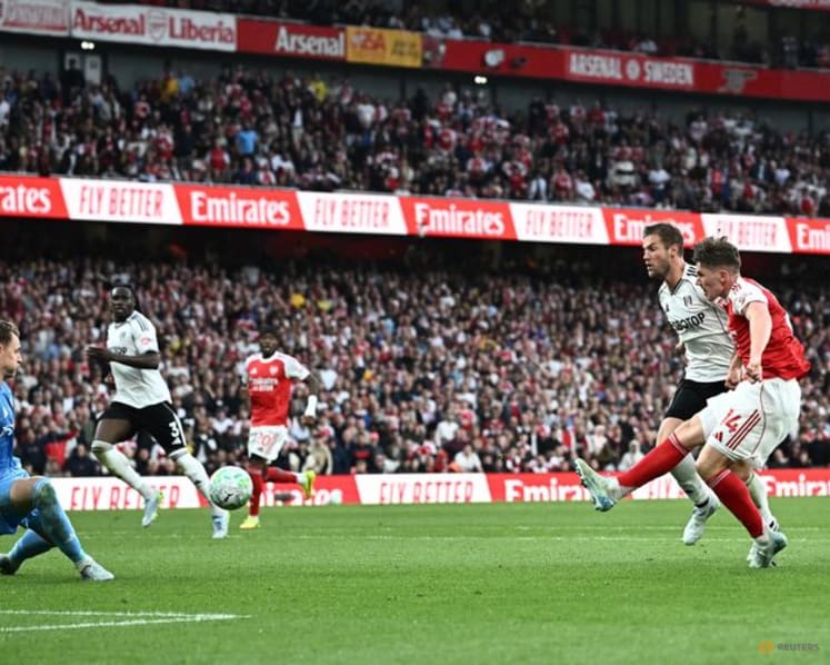 Arsenal blow away Fulham to turn up heat on Man City, West Ham suffer blow