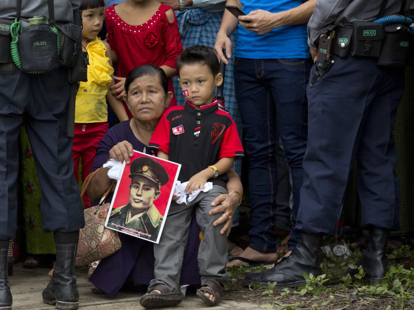 Gallery: Hundreds in Yangon pay respect to assassinated leader Aung San in 68th death anniversary