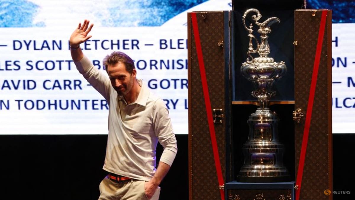 Sailing-Ainslie hires British veteran Walker as CEO for America's Cup bid