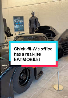 Chick-fil-A’s HQ has a real-life Batmobile! 8dayseat flew to Atlanta, Georgia for an exclusive office tour ahead of the fast food chain’s first Singapore outlet launch on Dec 11, and got to see cool stuff like founder Truett Cathy’s car collection (true flex: displayed in his office!) #8dayseattrending #chickfila #chickfilasg #tiktoksg 