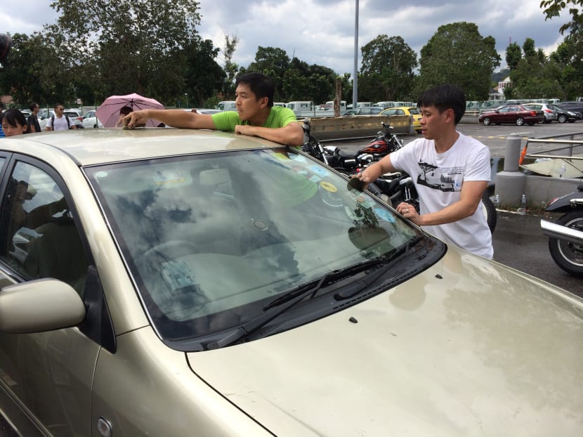 Mr Tan Chuan-Jin (left) and Mr Louis Ng. Photo: Neo Chai Chin
