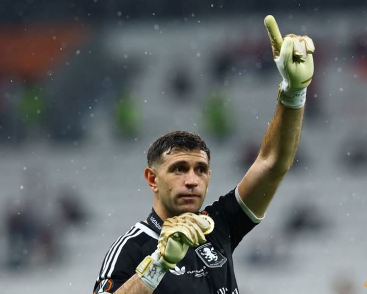 Chelsea sign goalkeeper Martinez from Villa on three-year deal