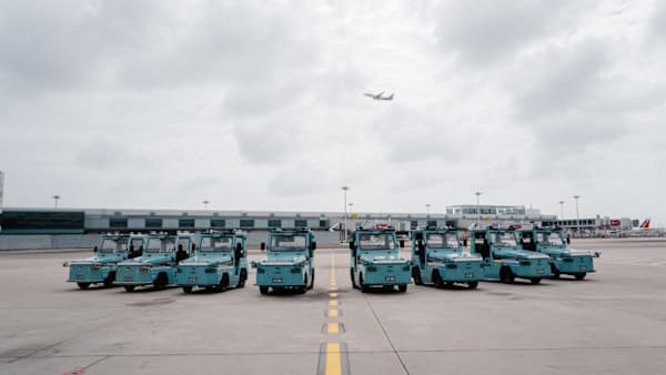 channelnewsasia.com - Chelsea Ong - Changi Airport deploys driverless tractors for baggage transfer after successful trials