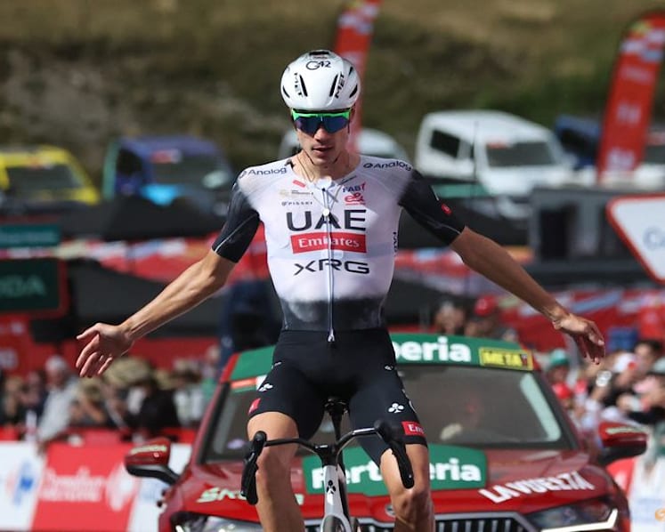 Ayuso attacks on final climb to win Vuelta stage seven, Traeen retains red