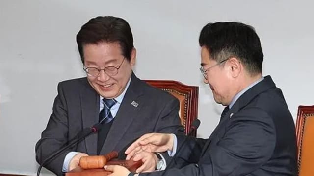 韩国反对党领袖李在明辞党魁职 准备参选总统 