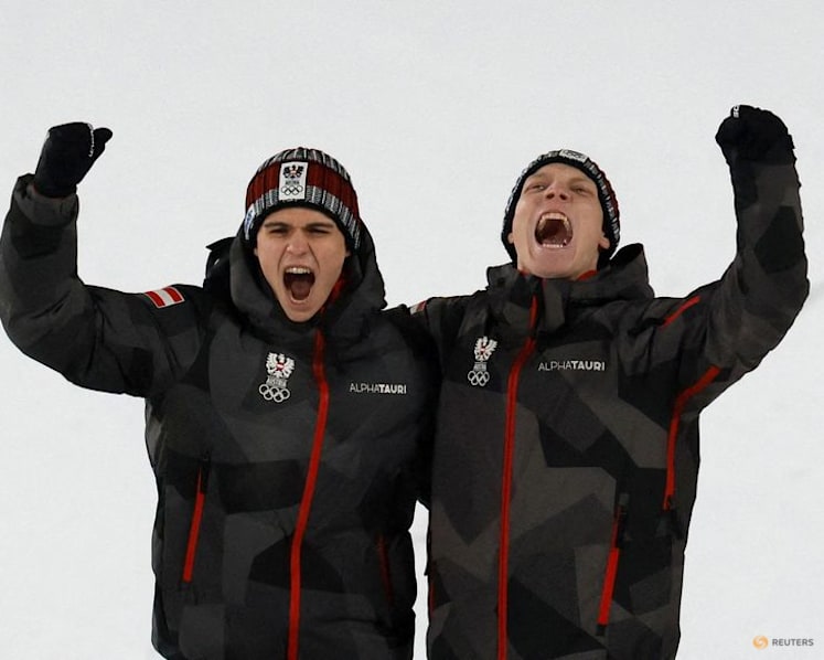 Ski jumping-Austria prevail in chaotic super team final disrupted by snow
