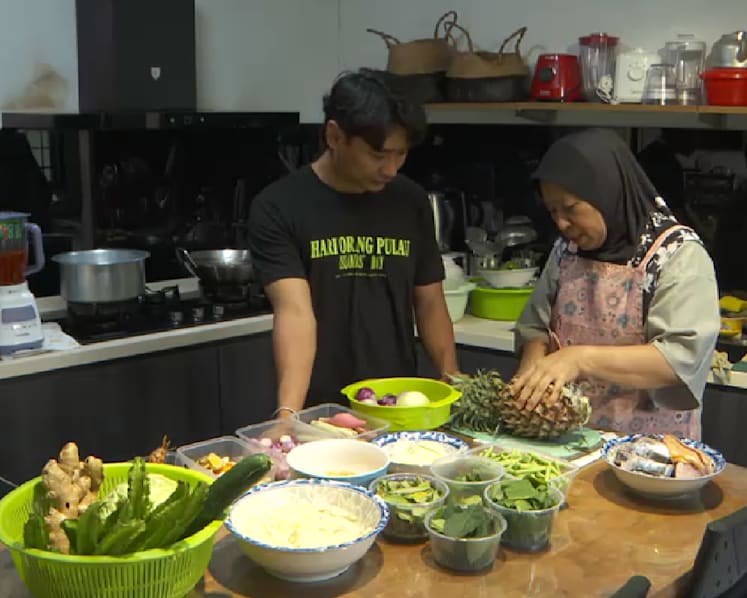 Some minority ethnic groups in Singapore keep food heritage alive through online sales