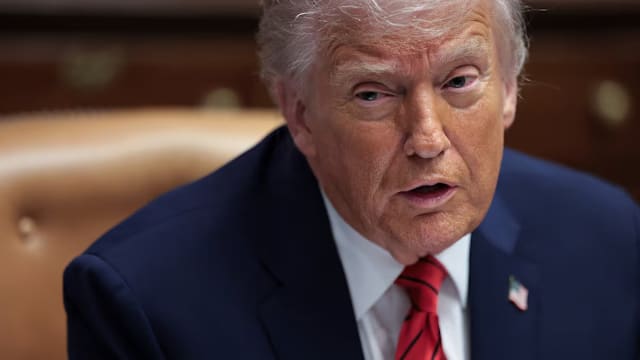 白宫：俄乌迟迟未达成和平协议 特朗普感到极度不满