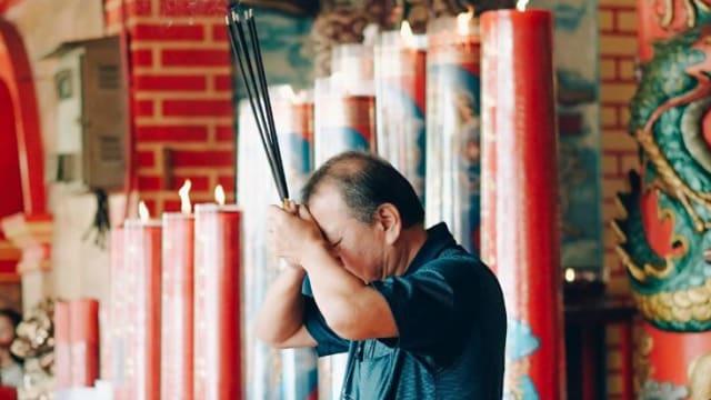 大年初三焚香祭祖　购物、享美食少不了