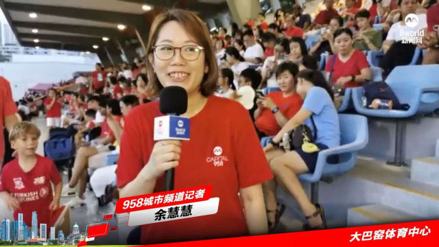 【重温直播】公众提早到场感染气氛 等待邻里燃放烟火