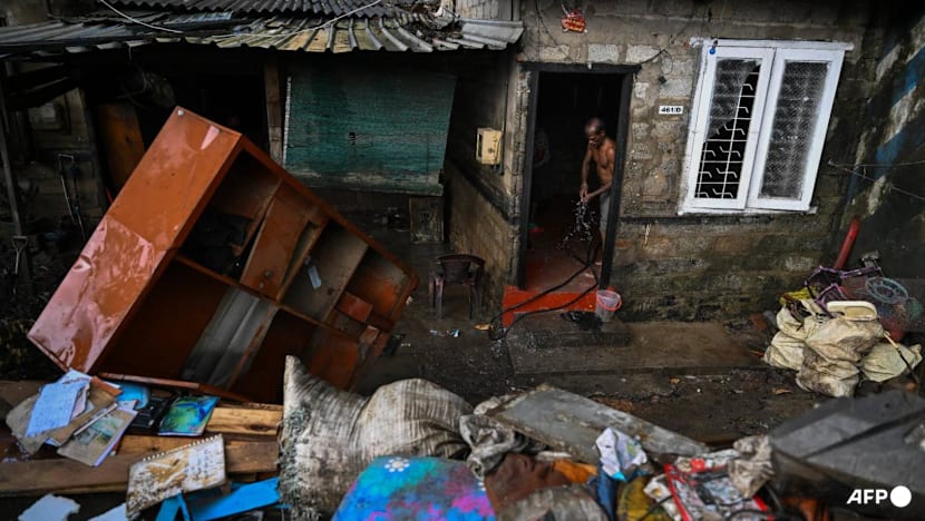 Sri Lanka issues fresh landslide warnings as death toll hits 607