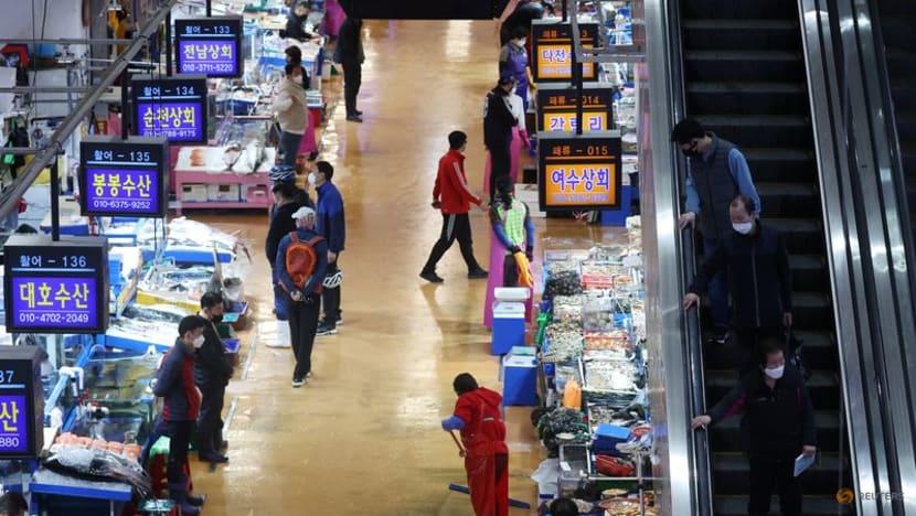 South Korean GDP unexpectedly shrinks, boosting rate cut chances South Korean GDP unexpectedly shrinks, boosting rate cut chances