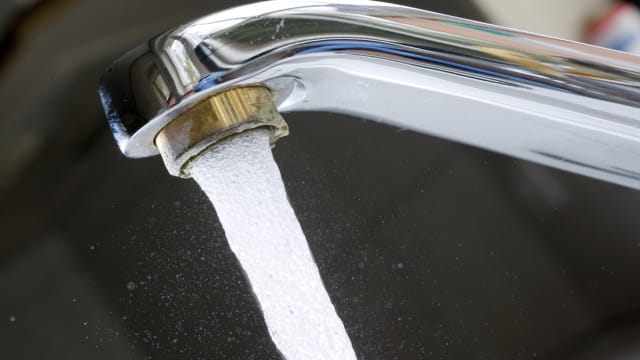 研究指自来水氟化物降低儿童智商  王乙康：本地含量低于建议水平