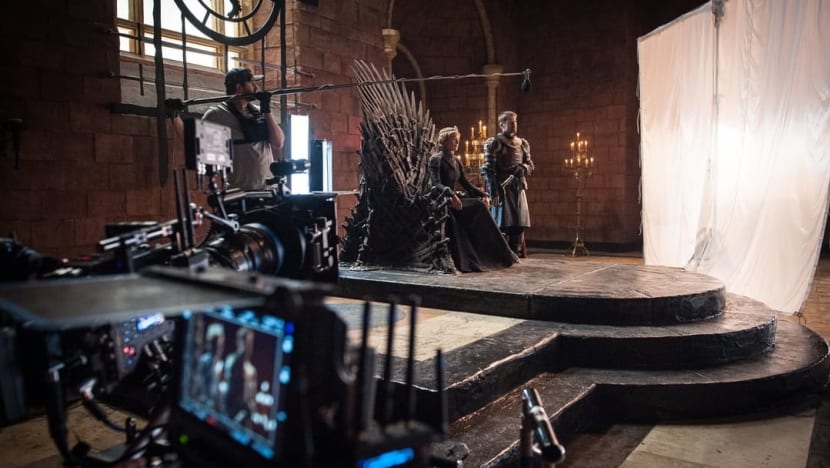 Properti Game of Thrones dilelang: Minat beli pedang Jon Snow, mantel Daenerys, dan gigi White Walkers? 