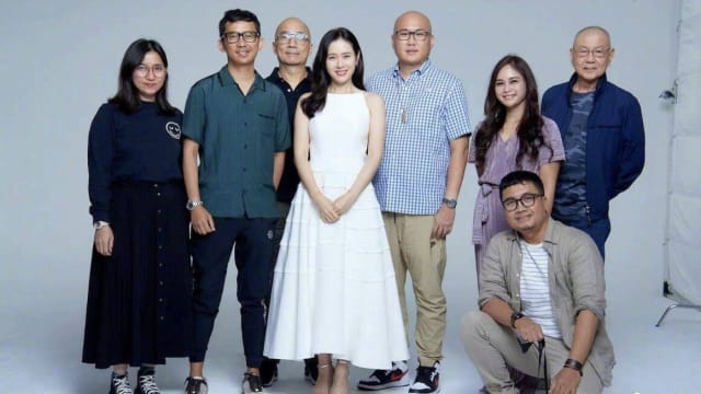 孙艺真挺4月孕肚开工　侧身终于见小腹隆起