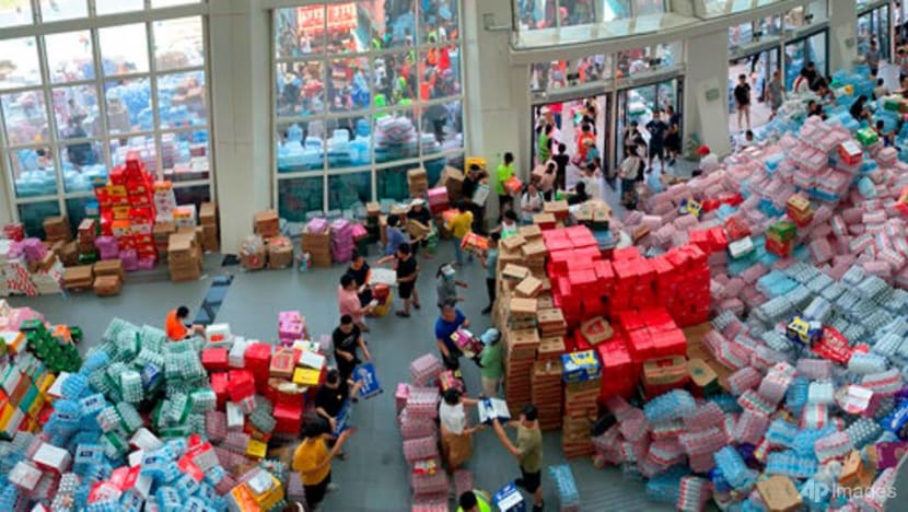 China sends supplies to flooded area in Henan province, rebuilds barriers