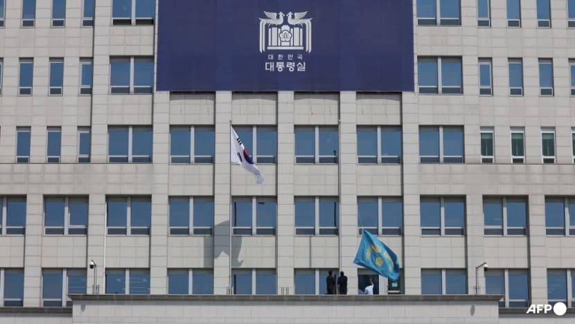 South Korea police raid presidential office and security compound South Korea police raid presidential office and security compound
