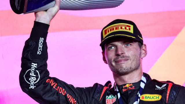 F1卡塔尔大奖赛：维斯塔潘夺冠 提前摘世界冠军