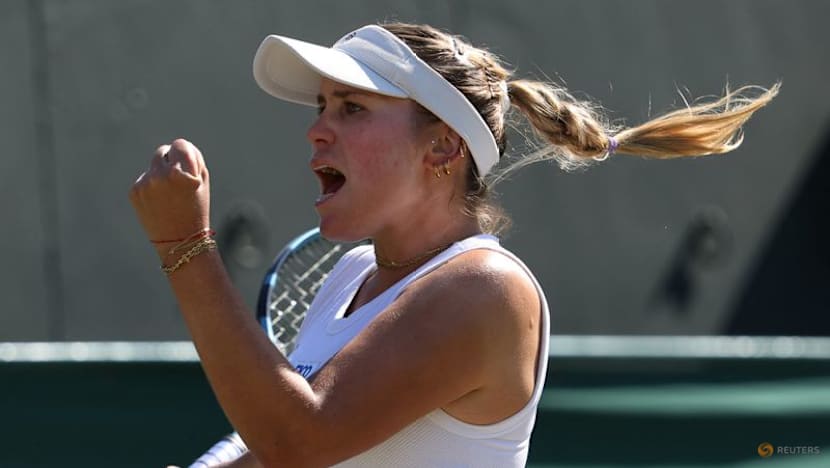 Anisimova sees off Kenin in all-American scrap to reach Wimbledon third round
