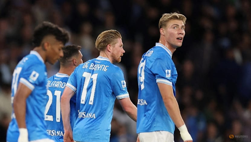 WRAPUP 1-Napoli secure Champions League spot as Juventus stumble against Fiorentina