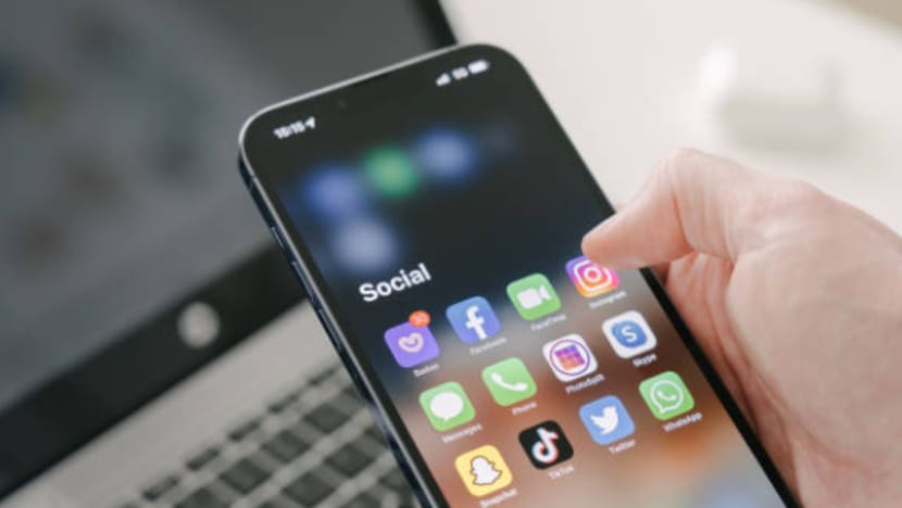 Indonesia pertimbang tetapkan had umur minimum pengguna media sosial Indonesia pertimbang tetapkan had umur minimum pengguna media sosial
