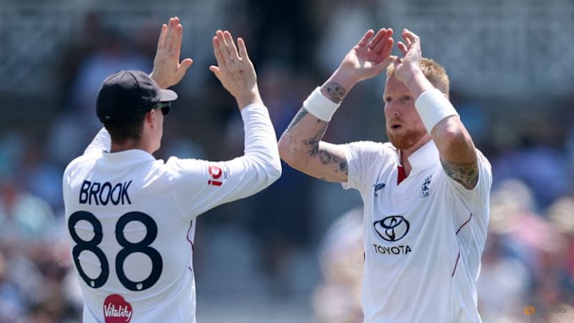New Zealand reach 418-7 at lunch as England fight back
