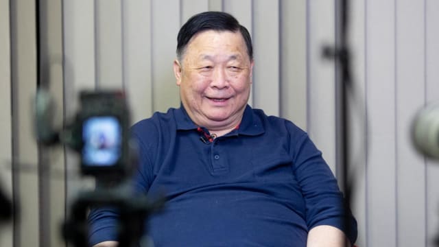 香港资深艺人秦煌在酒店跌倒　打电话向友人求救！