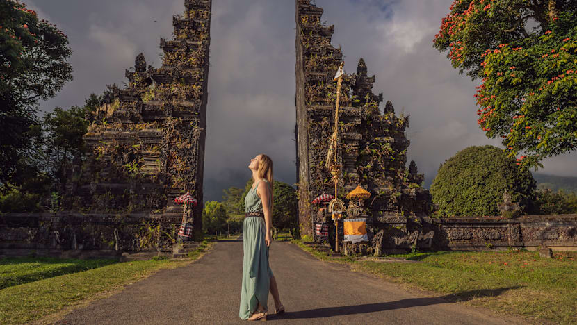 Kreator konten asing di Bali makin diawasi, tapi apakah regulasinya sudah cukup jelas?