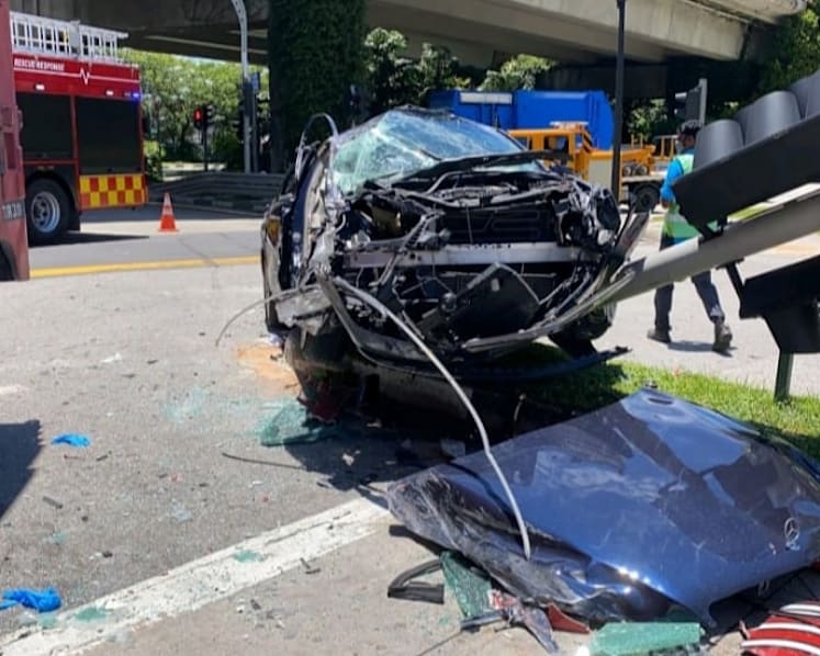 3 taken to hospital after multi-vehicle accident in Pioneer involving trailer
