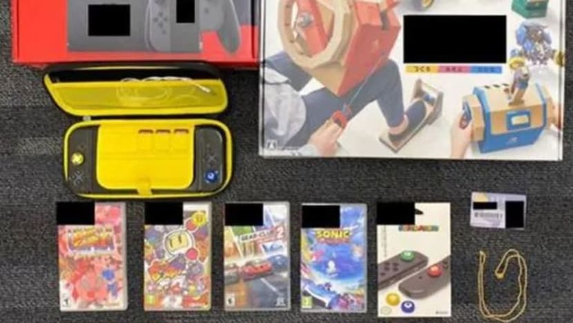 Lelaki 'sedap berjoli' S$2,500 guna kad kredit dijumpainya