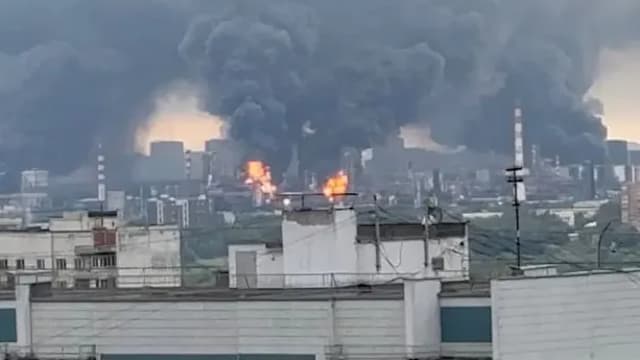 乌克兰对俄罗斯发动大规模无人机空袭 莫斯科多地起火