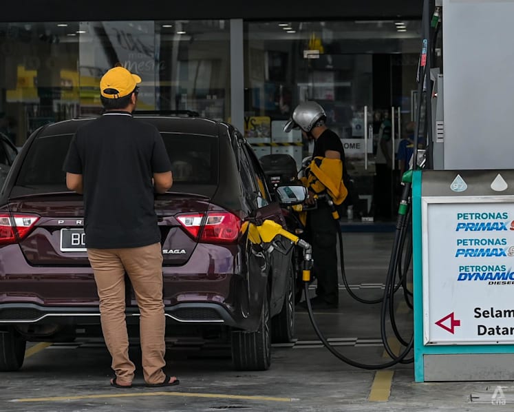 Malaysia to penalise foreign-registered vehicle owners who buy subsidised RON95 petrol starting Apr 1