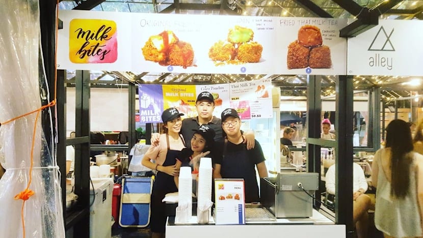 More young people setting up pasar malam stalls