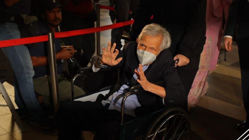 Daim Zainuddin buta sebelah mata, diserang angin ahmar, kata peguam