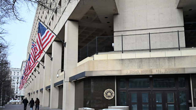 美媒：FBI调查内部系统疑遭中国关联黑客入侵