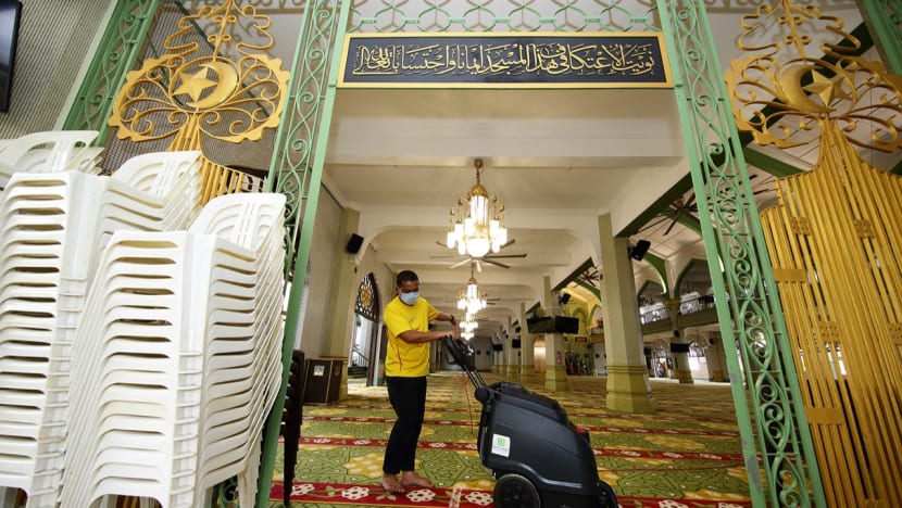 Most mosques to extend opening hours for five daily prayers as phased reopening continues