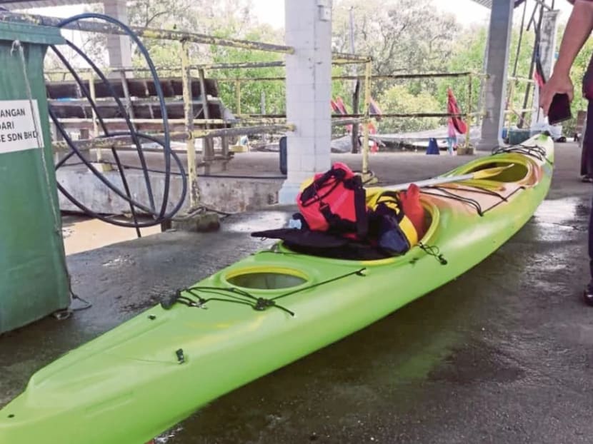 A kayak believed to belong to two missing Singaporeans in the waters of Mersing, was found by local fishermen in the waters of Tanjung Gelang, Kuantan, Pahang on Tuesday (Aug 13).