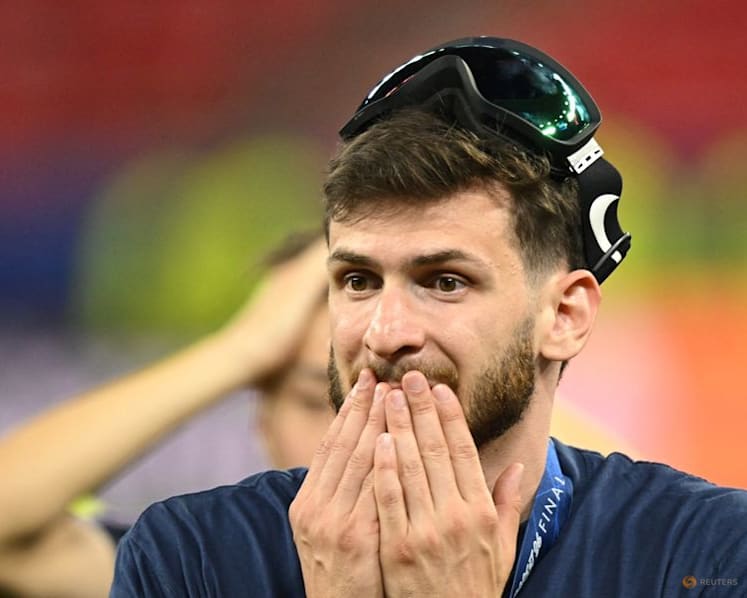 Kvaratskhelia named Champions League's best player, five from PSG in team of season