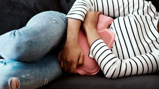 女职员称经痛直接不上班 老板求网提议如何处置