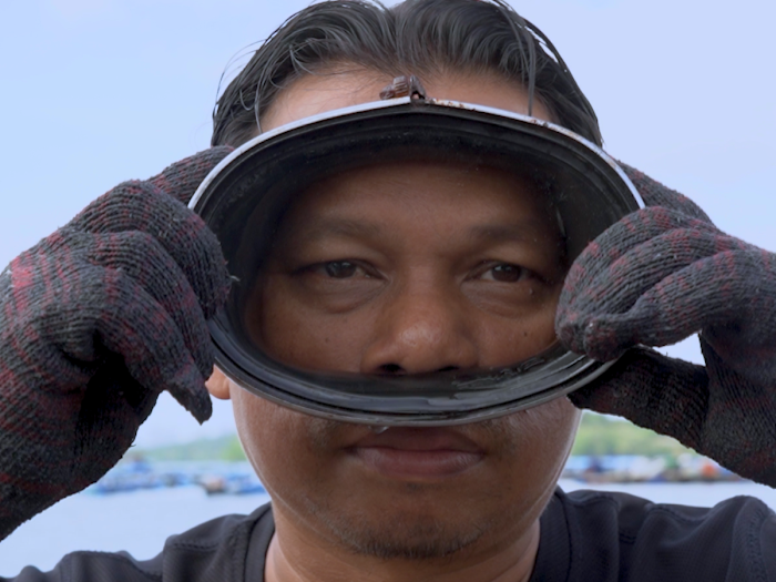 Crocodile attacks, lightning strikes and back pains. A peek into the risky work of Johor’s mussel farmers