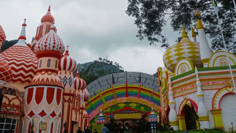 Picu banjir bandang Jabar, empat objek wisata di Puncak termasuk wahana bianglala disegel Picu banjir bandang Jabar, empat objek wisata di Puncak termasuk wahana bianglala disegel