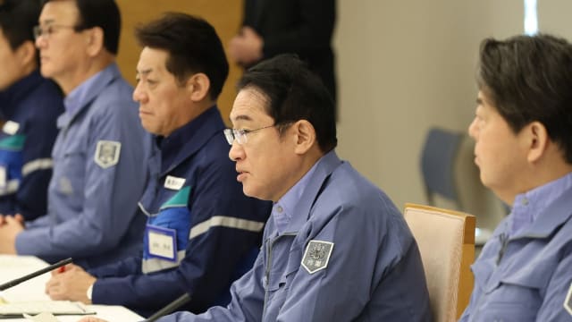 岸田向遇难机员致哀 会确保事故不影响地震救援