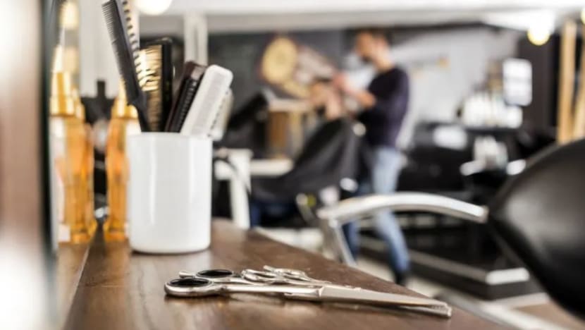 Kedai gunting rambut di M'sia disiasat dipercayai kenakan bayaran berlebihan kepada pelancong Kedai gunting rambut di M'sia disiasat dipercayai kenakan bayaran berlebihan kepada pelancong