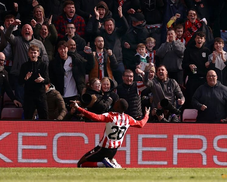 Tottenham mired in relegation zone after defeat at Sunderland