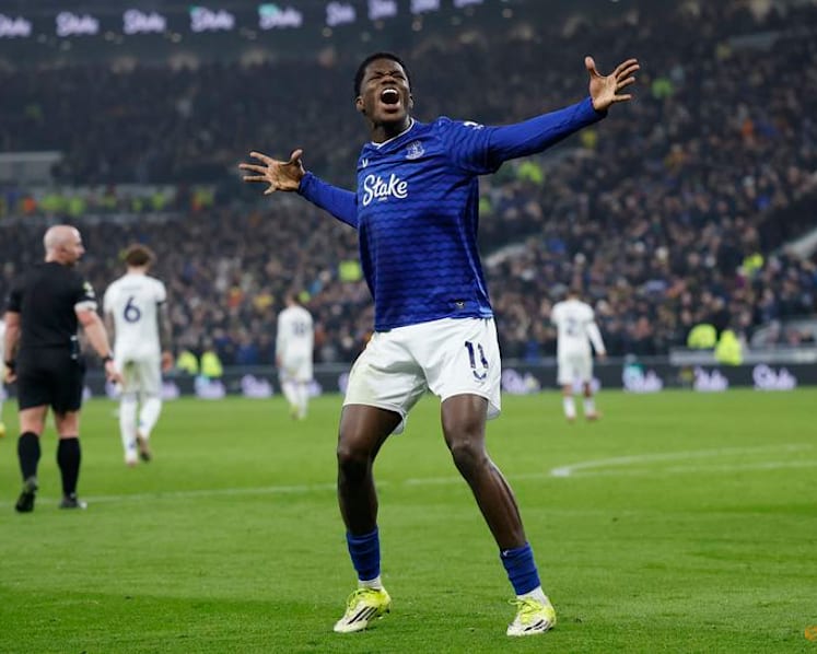 Barry rescues point for Everton in 1-1 home draw with Leeds