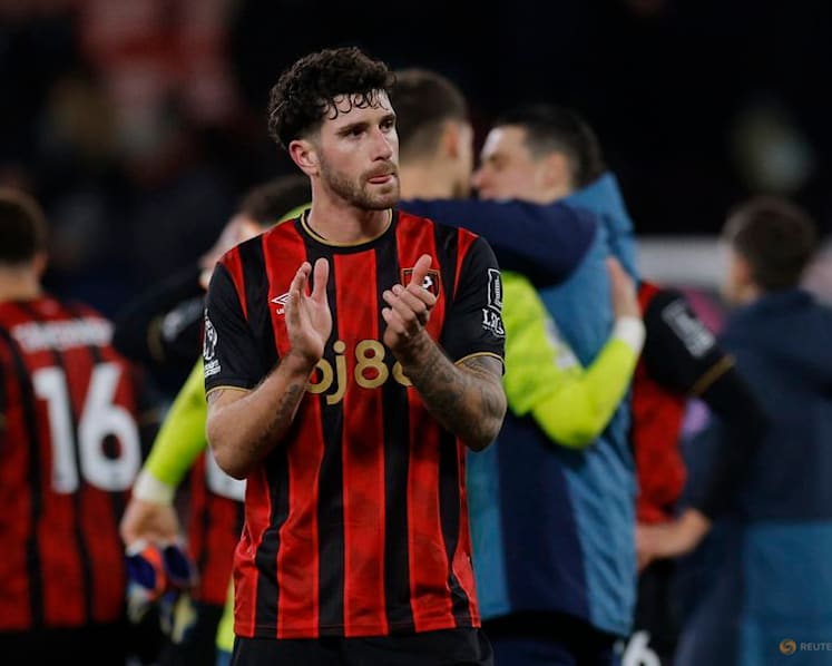 Tottenham sign former Bournemouth defender Senesi