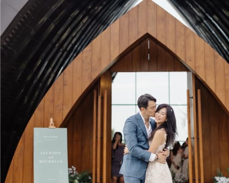 Singaporean host-actress Michelle Chia marries former actor Jackson Tan  