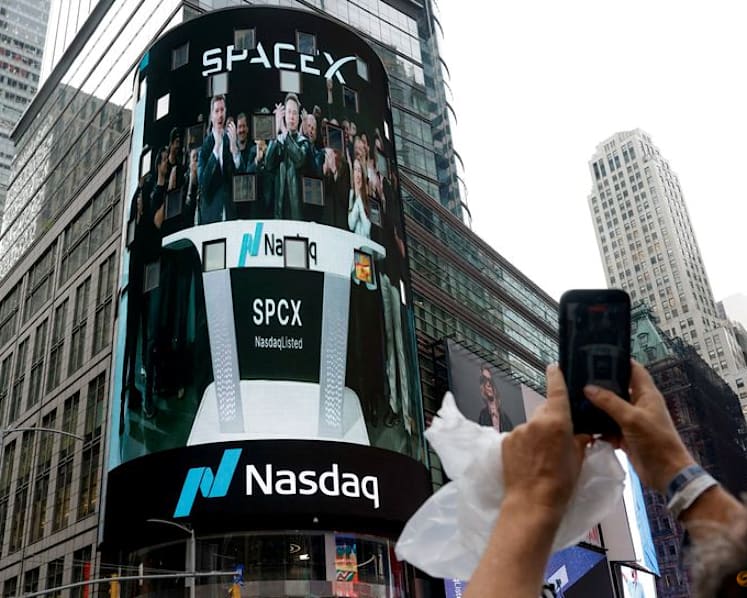 SpaceX shares fall as post-IPO frenzy loses steam