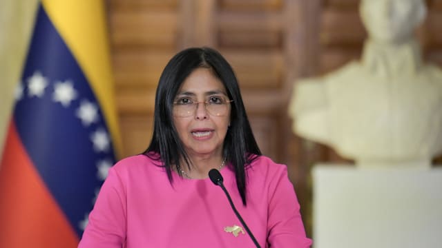 委内瑞拉军方启动全面战备状态 支持副总统出任代总统